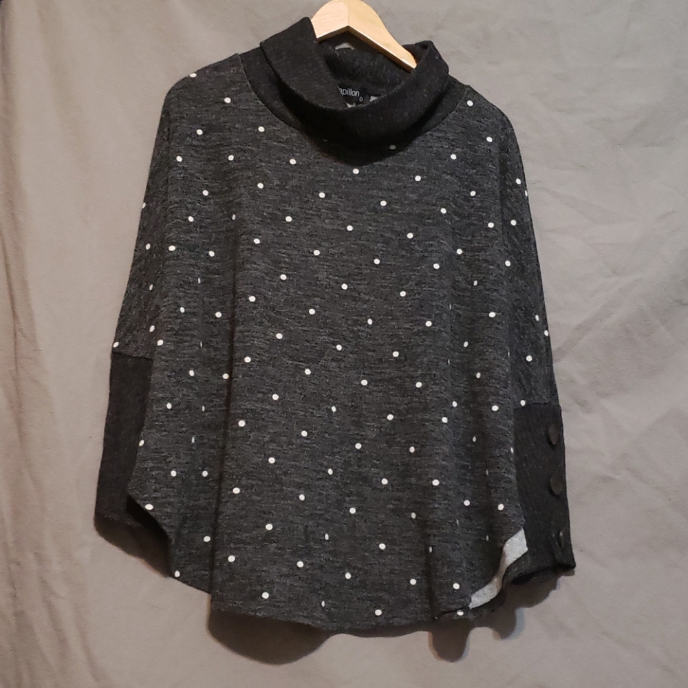 Papillon polka dot pullover poncho